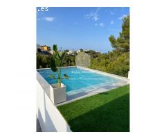 Villa de 4 habitaciones con fantásticas vistas abiertas al mar en El Montgó,