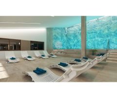 Villa exclusiva con piscina privada y acceso directo a la comunidad