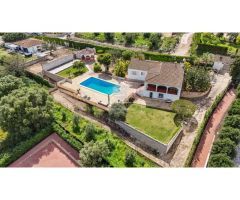 Dos casas con vistas al mar en Tarraula, Jávea - El encanto mediterráneo se