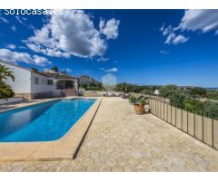 Dos casas con vistas al mar en Tarraula, Jávea - El encanto mediterráneo se