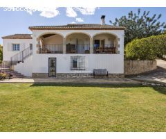 Dos casas con vistas al mar en Tarraula, Jávea - El encanto mediterráneo se