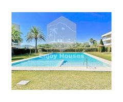 Apartamento de 2 Dormitorios con Balcón, Piscina y Garaje - Cerca del Arenal,