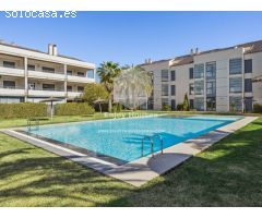 Apartamento de 2 Dormitorios con Balcón, Piscina y Garaje - Cerca del Arenal,