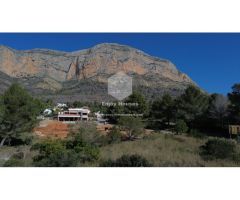 Oportunidad de Construcción en el Montgó - Parcela Amplia con Licencia Aprobada
