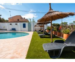Elegante villa renovada con estudios de invitados a solo 2 km de la playa de