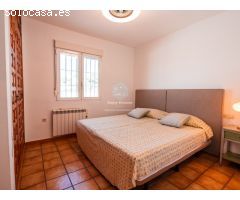 Elegante villa renovada con estudios de invitados a solo 2 km de la playa de