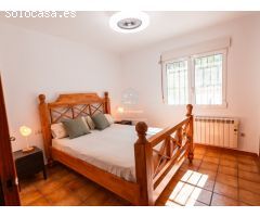 Elegante villa renovada con estudios de invitados a solo 2 km de la playa de