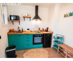 Elegante villa renovada con estudios de invitados a solo 2 km de la playa de