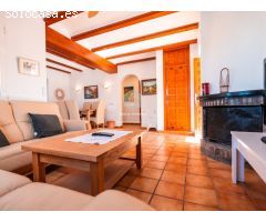 Elegante villa renovada con estudios de invitados a solo 2 km de la playa de