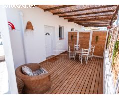 Elegante villa renovada con estudios de invitados a solo 2 km de la playa de