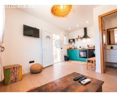 Elegante villa renovada con estudios de invitados a solo 2 km de la playa de