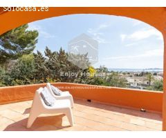 Villa mediterránea diseñada por un arquitecto con vistas panorámicas al mar en