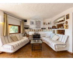 Villa mediterránea diseñada por un arquitecto con vistas panorámicas al mar en