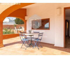 Villa mediterránea diseñada por un arquitecto con vistas panorámicas al mar en