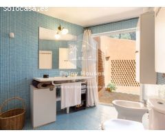 Villa mediterránea diseñada por un arquitecto con vistas panorámicas al mar en