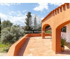 Villa mediterránea diseñada por un arquitecto con vistas panorámicas al mar en
