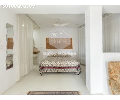 Villa mediterránea diseñada por un arquitecto con vistas panorámicas al mar en