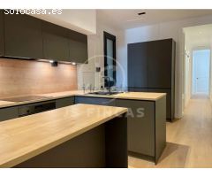 Piso en venta en calle de Tamarit Totalmente reformado