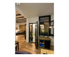 Piso con terraza privada en el gótico listo para entrar a vivir