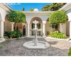 Villa de Estilo Andaluz con Gran Jardín en Sotogrande