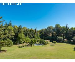 Villa de Estilo Andaluz con Gran Jardín en Sotogrande