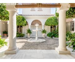 Villa de Estilo Andaluz con Gran Jardín en Sotogrande