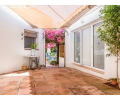Villa de Estilo Andaluz con Gran Jardín en Sotogrande
