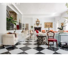 Villa de Estilo Andaluz con Gran Jardín en Sotogrande
