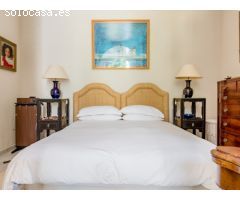 Villa de Estilo Andaluz con Gran Jardín en Sotogrande