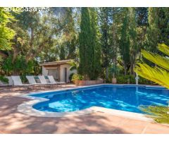 Villa de Estilo Andaluz con Gran Jardín en Sotogrande