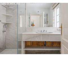Villa de Estilo Andaluz con Gran Jardín en Sotogrande