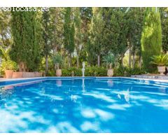 Villa de Estilo Andaluz con Gran Jardín en Sotogrande