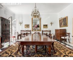 Villa de Estilo Andaluz con Gran Jardín en Sotogrande
