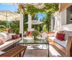 Villa de Estilo Andaluz con Gran Jardín en Sotogrande