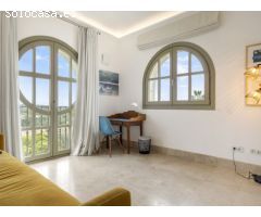 Villa en Venta en Sotogrande Zona F - 5 Dormitorios, Estilo Andaluz con Toques