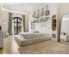 Villa en Venta en Sotogrande Zona F - 5 Dormitorios, Estilo Andaluz con Toques