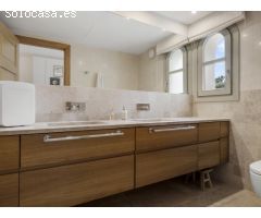 Villa en Venta en Sotogrande Zona F - 5 Dormitorios, Estilo Andaluz con Toques