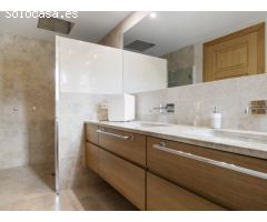 Villa en Venta en Sotogrande Zona F - 5 Dormitorios, Estilo Andaluz con Toques