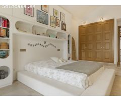 Villa en Venta en Sotogrande Zona F - 5 Dormitorios, Estilo Andaluz con Toques
