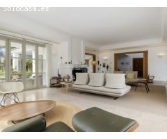 Villa en Venta en Sotogrande Zona F - 5 Dormitorios, Estilo Andaluz con Toques