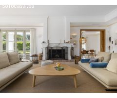 Villa en Venta en Sotogrande Zona F - 5 Dormitorios, Estilo Andaluz con Toques