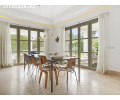 Villa en Venta en Sotogrande Zona F - 5 Dormitorios, Estilo Andaluz con Toques