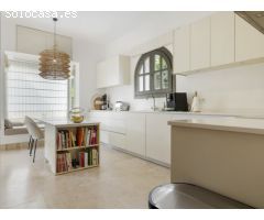 Villa en Venta en Sotogrande Zona F - 5 Dormitorios, Estilo Andaluz con Toques