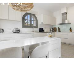 Villa en Venta en Sotogrande Zona F - 5 Dormitorios, Estilo Andaluz con Toques