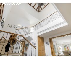 Villa en Venta en Sotogrande Zona F - 5 Dormitorios, Estilo Andaluz con Toques