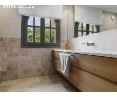 Villa en Venta en Sotogrande Zona F - 5 Dormitorios, Estilo Andaluz con Toques