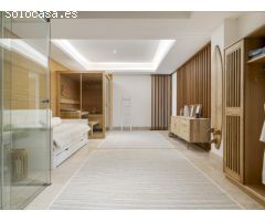 Villa en Venta en Sotogrande Zona F - 5 Dormitorios, Estilo Andaluz con Toques