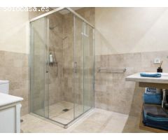 Villa en Venta en Sotogrande Zona F - 5 Dormitorios, Estilo Andaluz con Toques