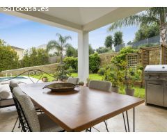 Villa en Venta en Sotogrande Zona F - 5 Dormitorios, Estilo Andaluz con Toques