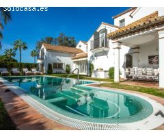 Villa Orientada al Suroeste en Parcela de Esquina en la Zona B de Sotogrande